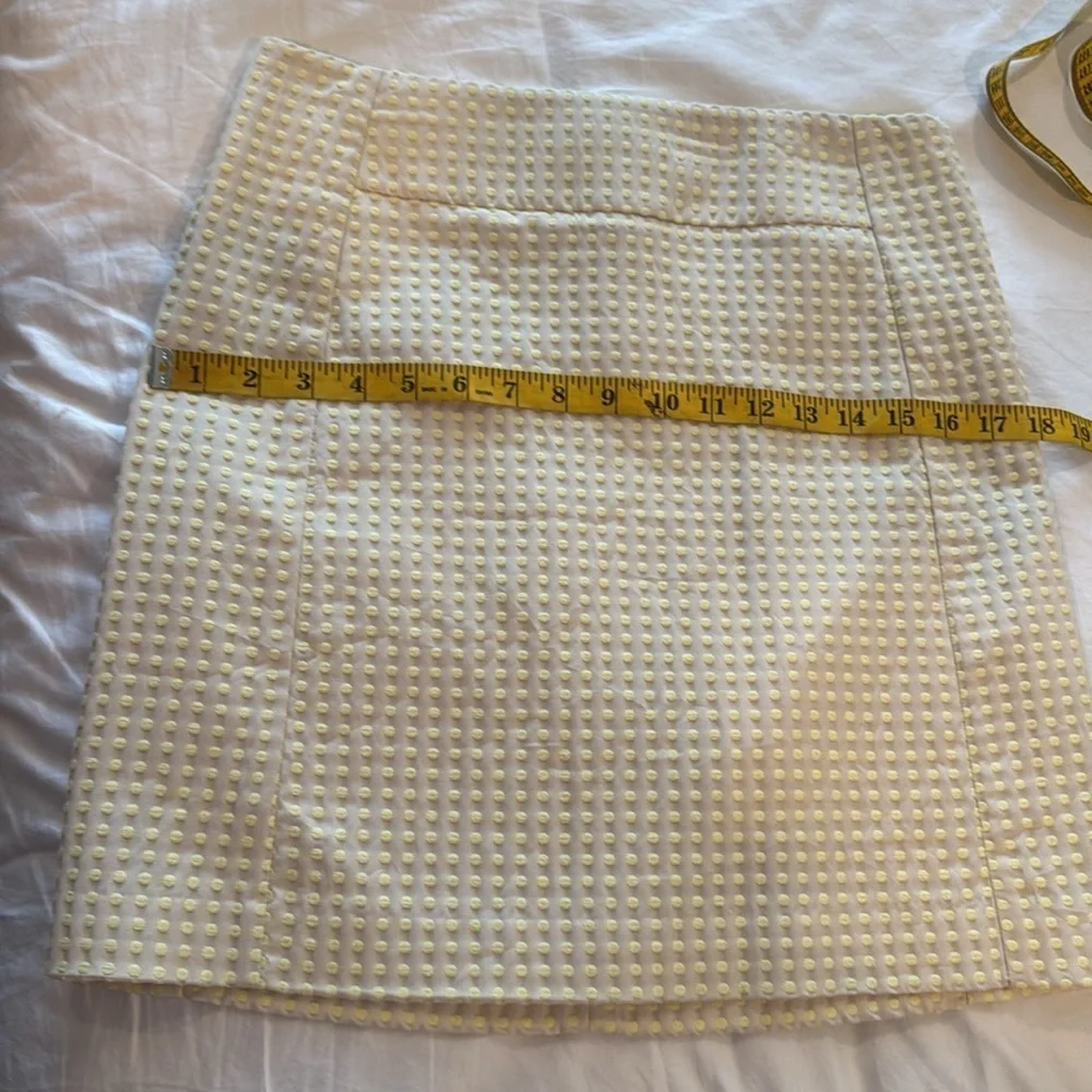 Loft NWOT 🔥sale last chance 🔥cream colored skirt with yellow polkadots